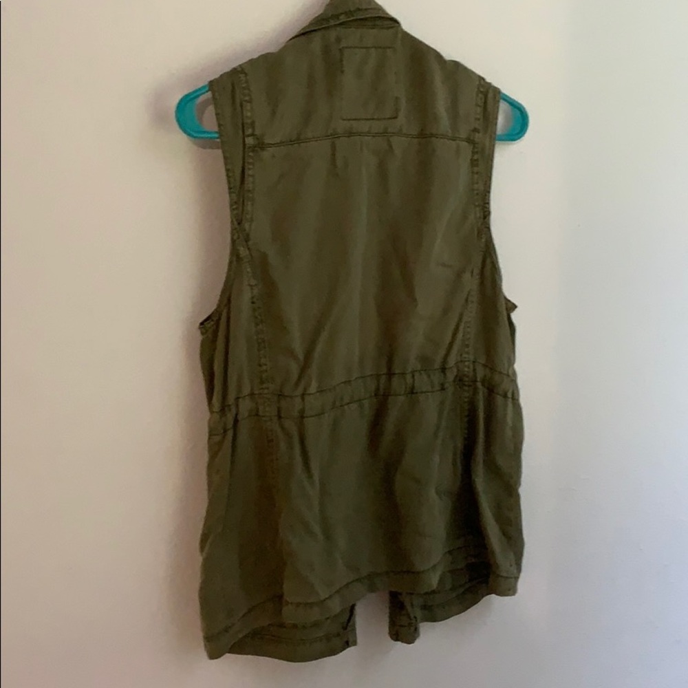 Vest - Picture 5 of 6